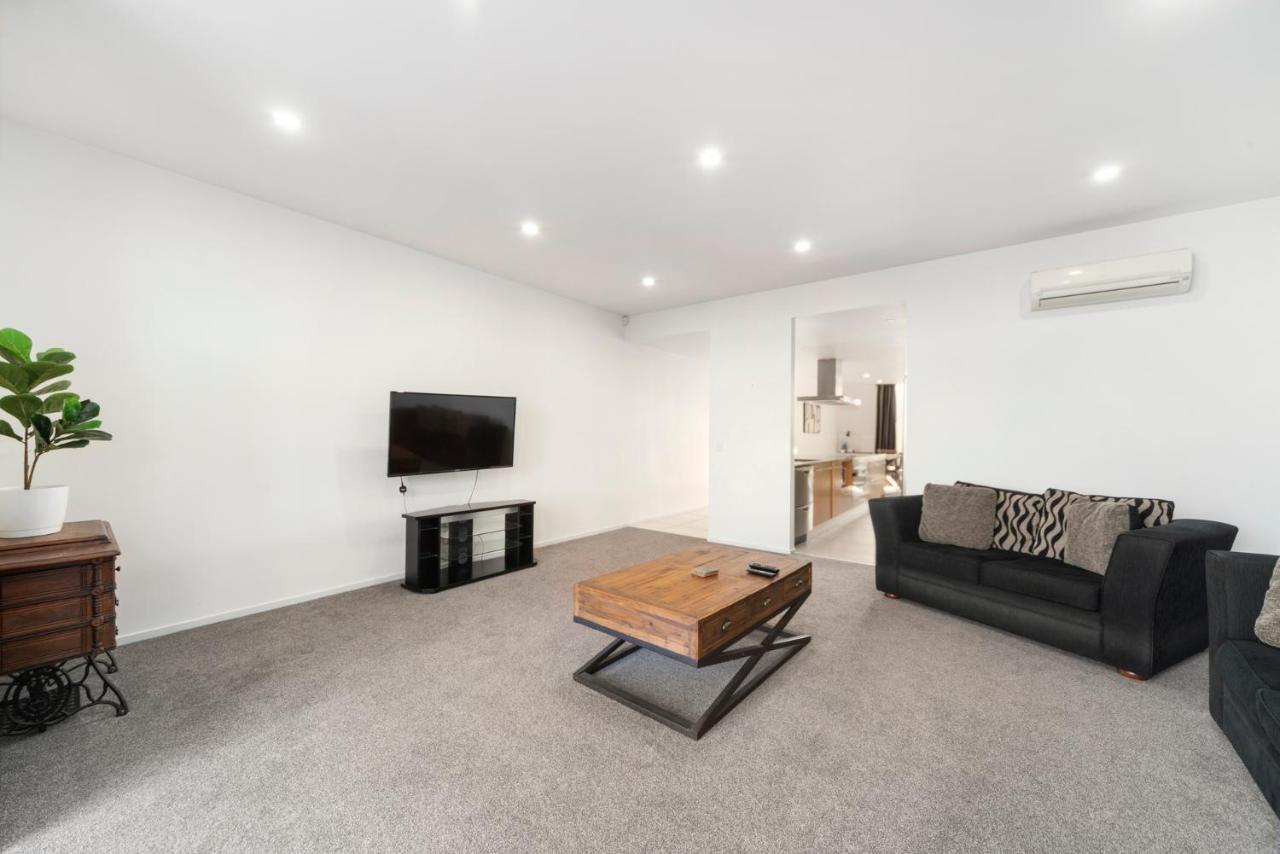 Lakeview Luxury - Taupo Holiday Apartment Экстерьер фото