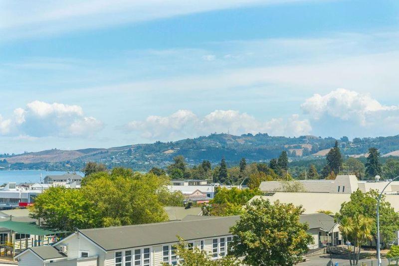 Lakeview Luxury - Taupo Holiday Apartment Экстерьер фото